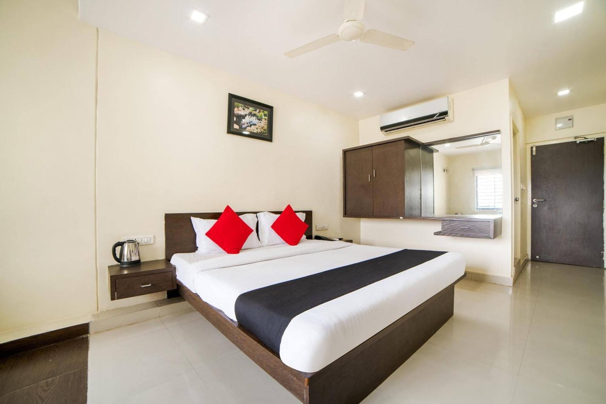 Super Capital O Raaga Grand Hotel Hyderabad Exterior photo